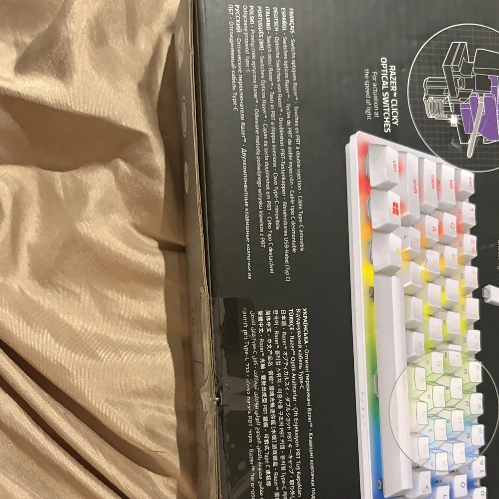 Razer Huntsman Mini Mercury with Rainbow Keysboarf